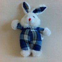 Плюшена играчка заек с панталон, бял, 28 см - само по телефон!, снимка 1 - Плюшени играчки - 35689960