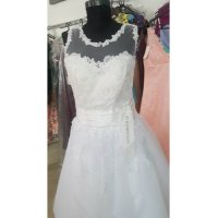 къса обемна булчинска сватбена рокля, снимка 1 - Сватбени рокли - 41870755
