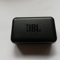 JBL Endurance Peak зарядна кутия, снимка 1 - Безжични слушалки - 44774367