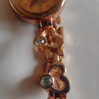 Дамски часовник много красив стилен дизайн нежен с кристали Сваровски б- 23864, снимка 3 - Дамски - 36137338
