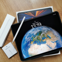 iPad Pro 12.9" 5th Generation 256GB + Apple Pencil + case, снимка 1 - Таблети - 44821348