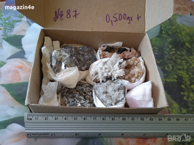 Sale, Кутия с минерали от България,естествени кристали и камъни, за колекционери геолози любители,, снимка 1