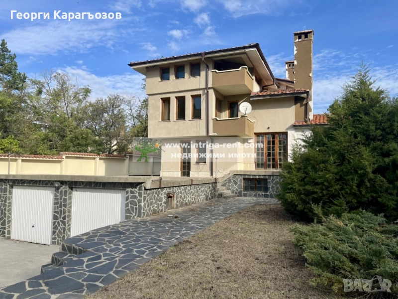 №4012 Къща с двор, гаражи и басейн в село Минерални бани, Хасково., снимка 1