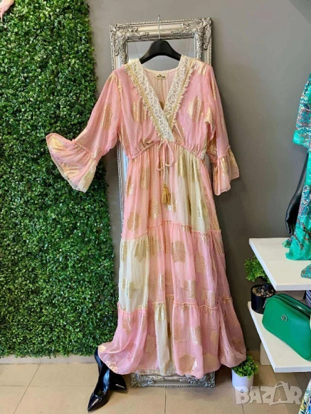 Невероятно красива и ефирна рокля от воалеста материя с прекрасни златисти орнаменти , снимка 1