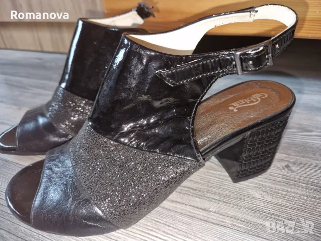 Дамски обувки с дебел ток