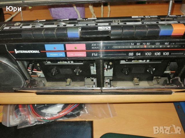 Продавам двукасетъчен радио касетофон VINTAGE INTERNATIONAL AK-21 RADIO STEREO, снимка 4 - Радиокасетофони, транзистори - 39060781