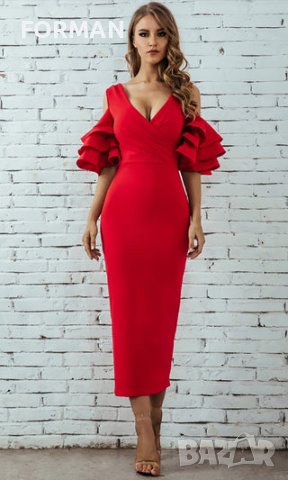 Червена рокля с отворени рамене от плътно и еластично трико 