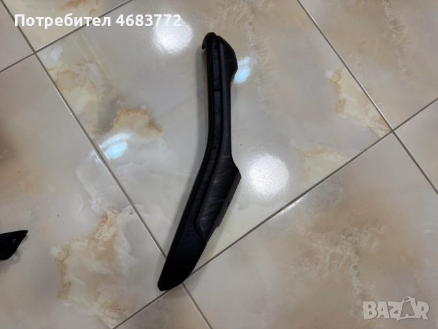 Външна част на вътрешната дръжка на задна лява врата на Porsche Macan само за 20лв. 95b867373