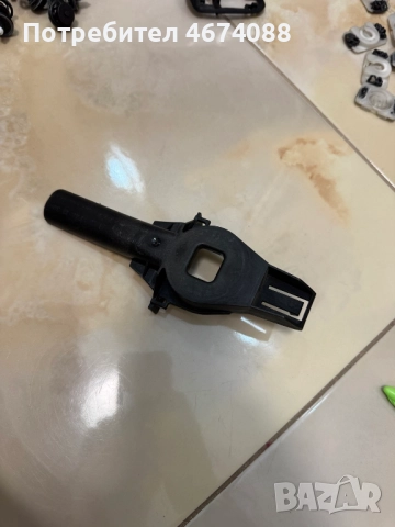 Основа захвад долен на радяторите на Ауди Audi A4 8K само за 10лв. 8K0805201, снимка 2 - Части - 52736401