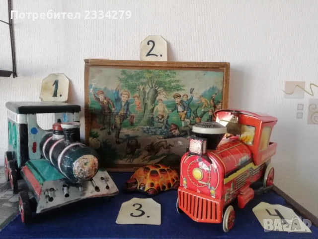 Стари децки играчки изработени в различни държави. 