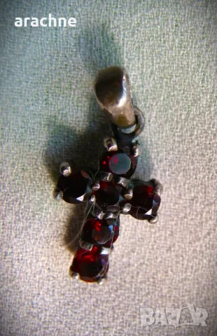 Сребърен кръст с рубини, снимка 2 - Колиета, медальони, синджири - 49399380