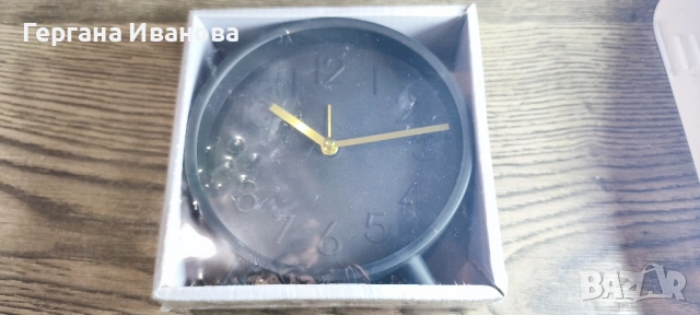 Нов модерен будилник / настолен часовник - Матово черен със златни стрелки