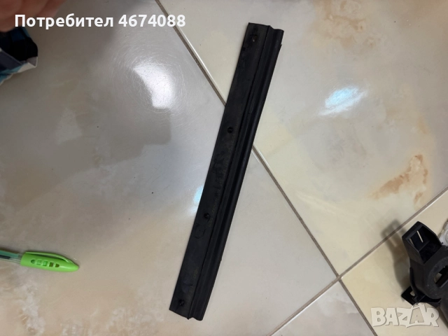 Гумено уплътнение на преден капак на Ауди Audi A4 8K само за 20лв. 8T0823126D, снимка 2 - Части - 52736438