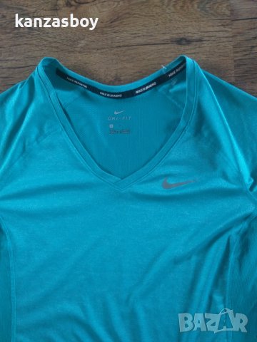 nike - страхотна дамска тениска КАТО НОВА , снимка 4 - Тениски - 41591930