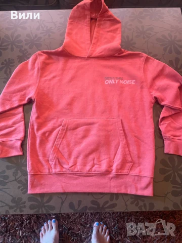 детски суичер, тениски и дънкови гащи