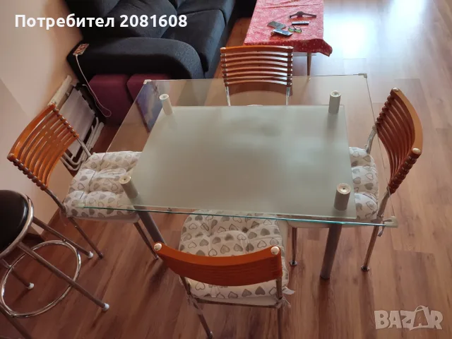 Маса с четири стола , снимка 2 - Маси - 55888804