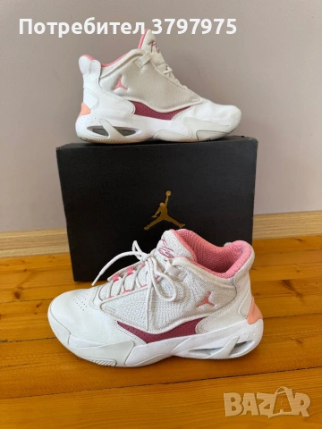 Дамски обувки Nike Jordan 4 Max Aura, снимка 2 - Други - 53746774