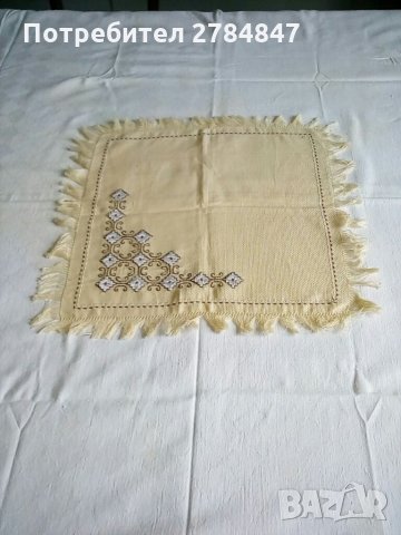 Каренце с ръчна бродерия, снимка 2 - Декорация за дома - 35819423