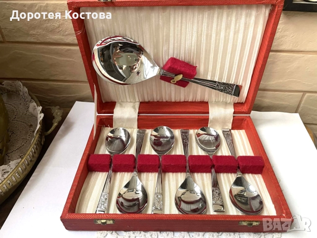 Красив комплект от Англия в оригиналната му кутия