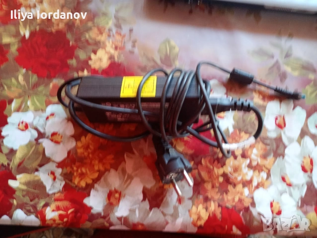 Продавам лаптоп не е геймърски може да се играят игри и да се върши работа!, снимка 2 - Лаптопи за работа - 53398905