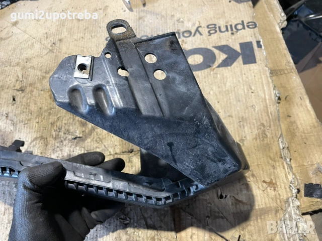 Скоба Подложка Десен Фар 57707CA180 Toyota GT86 2018 Subaru BRZ, снимка 4 - Части - 53354958