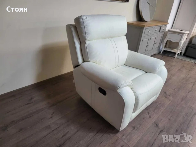Светло кремав кожен фотьойл La-z-boy с ръчен релакс механизъм, снимка 6 - Дивани и мека мебел - 51955960
