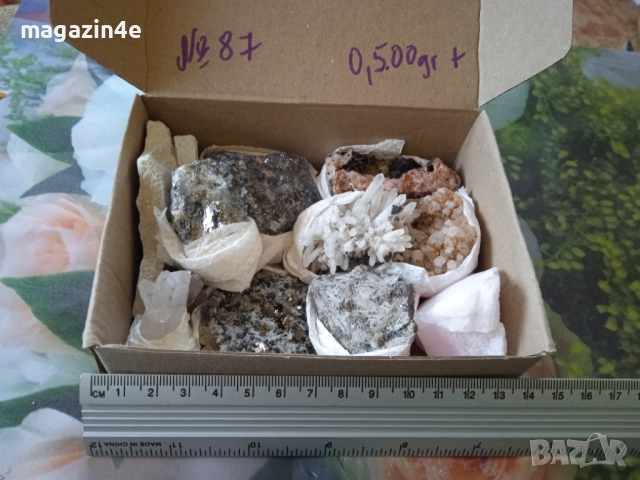 Sale, Кутия с минерали от България,естествени кристали и камъни, за колекционери геолози любители,