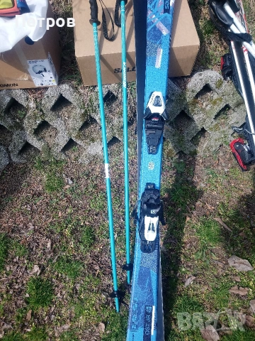 Два броя ски: "Росиньол" (146 см.) и "Саломон" (140 см.) каска "Рокси" 