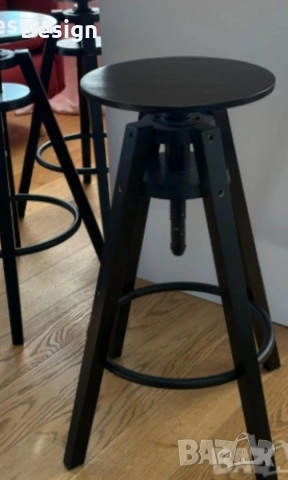 Дървен стол тип бар с регулируема височина