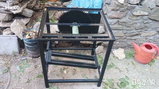 Циркуляр с мотор MEZ 2.2 kW, трифазен, масивна метална маса 1х1x1 м, ремъчно задвижване, снимка 2 - Други инструменти - 52318882