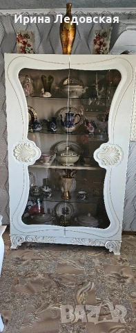 витрина за хол или кухня.