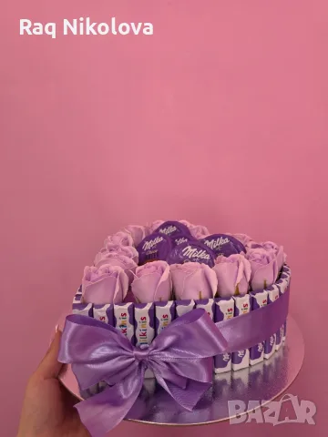 Подаръчна аранжировка с рози и шоколади Milka, снимка 2 - Романтични подаръци - 56246771