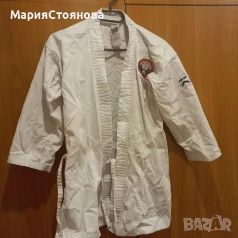 кимоно за карате и боини спортове с бял и жълт колан 