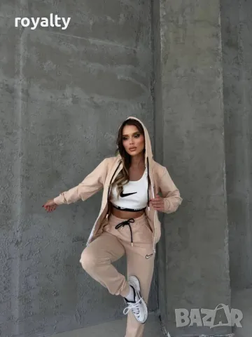 Nike дамски комплект от три части Различни цветове , снимка 7 - Комплекти - 49824468