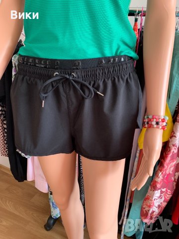 Черни къси панталонки, размер М, снимка 2 - Къси панталони и бермуди - 40745115