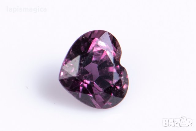 Виолетов сапфир 0.24ct нетретиран VS сърцевидна шлифовка