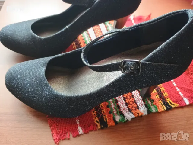 тъмно сини лъскави официални обувки на ток 