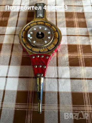 Старинен барометър от кожа и дърво 