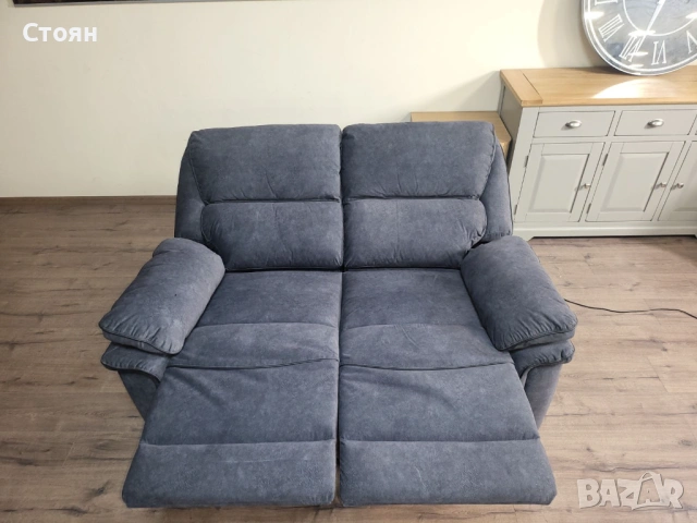 Сив диван от плат двойка с електрически релаксиращ механизъм, снимка 9 - Дивани и мека мебел - 53721318