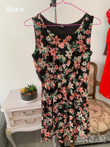 Асиметрична рокля 12-14г ръст 158-164 подходяща за размер XS, снимка 2 - Рокли - 44687429