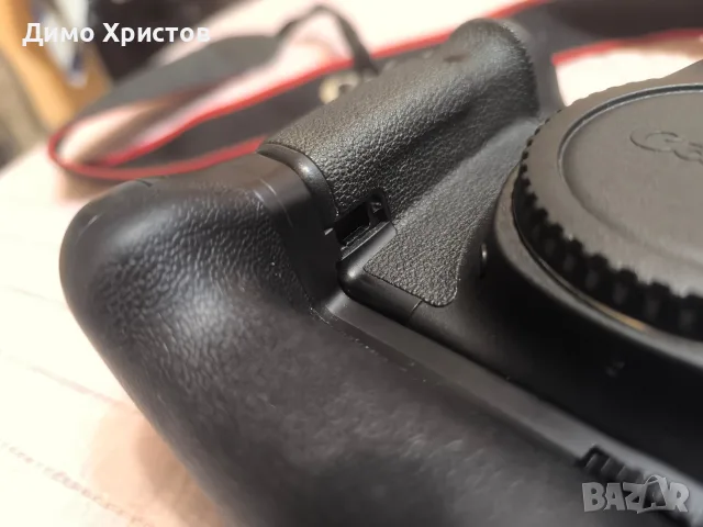 Продавам тяло Canon EOS 6D (WG) + грип, 2 батерии, кутия, зарядно, снимка 2 - Фотоапарати - 56004983