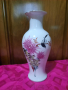 Много красива и голяма ваза с птица и розови цветя - от фин и лек порцелан. Маркирана. Внос от Дания, снимка 1 - Вази - 36184044