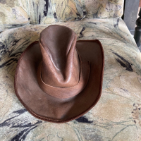 Каубойска шапка, почти нова, дебела кожа с щеммпел Pony, ръчна изработка. , снимка 4 - Други - 44699630