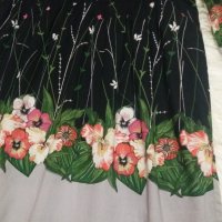 Памучна черна рокля с остро деколте и щампа цветя, снимка 6 - Рокли - 42322766