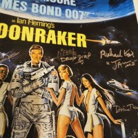 Много красив Ретро Постер принт на филма James Bond Moonraker с Роджър Мур размер 50/40 рамка IKEA., снимка 4 - Екшън - 39180210