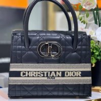 Дамска чанта Christian Dior код 139, снимка 1 - Чанти - 34388117