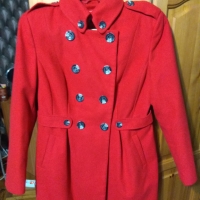 Червено палто, снимка 1 - Други - 36103982