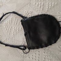 Малка черна кожена чанта кросбоди - Antonello Serio , снимка 4 - Чанти - 40913657