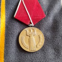 Стар Медал 25 години Народна власт, снимка 2 - Антикварни и старинни предмети - 38797612