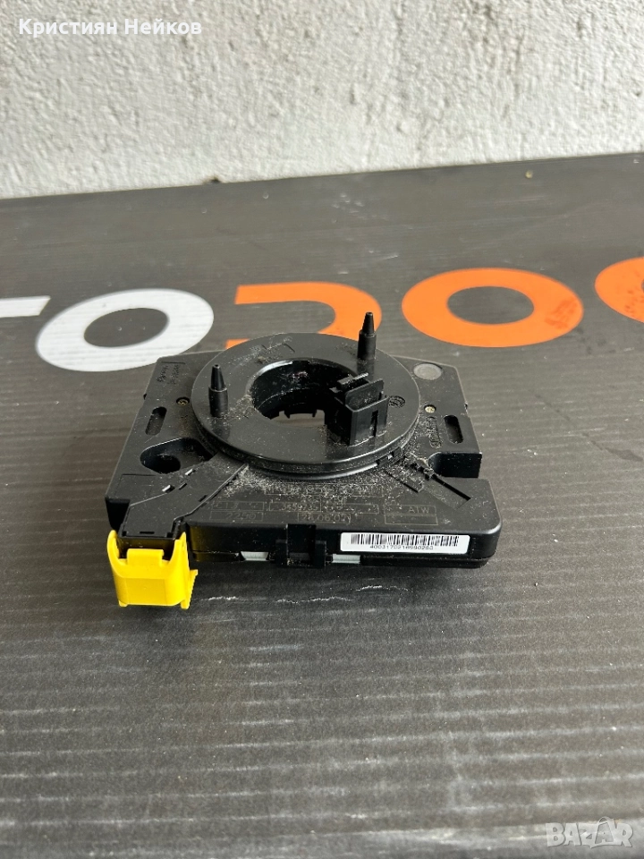 Голф 4 - Лентов кабел волан, снимка 1